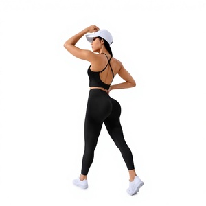 Ensemble de sport noir sans couture pour femme : soutien-gorge de yoga, leggings taille haute et crop top à manches courtes pour fitness et entraînement - Product Image 2
