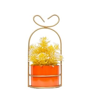 Support de plante en forme d'arche en fil doré luxueux et romantique avec pot en métal orange vibrant pour une décoration de salon charmante - Product Image 5