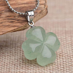 Collier pendentif trèfle à quatre feuilles en aventurine verte naturelle, bijou porte-bonheur fait main en pierres précieuses pour femme, vente en gros - Product Image 3