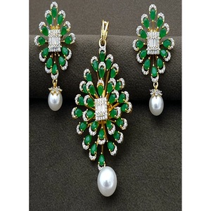 Precioso Conjunto de Collar de Diseño con Acabado Dorado y Blanco de Alta Calidad para Bodas y Fiestas, para Mujeres y Niñas - Product Image 1