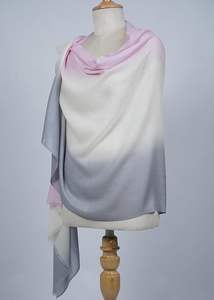 Estola de Diseño de Lujo VIC de Cachemira y Lana Fina, Tricolor Degradado, Transpirable, para Invierno, Unisex, para Uso Diario en Exteriores, Tamaño 70 x 200 cm - Product Image 4