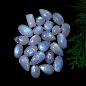 Pierres précieuses en vrac de haute qualité en pierre de lune arc-en-ciel naturelle, cabochons en pierre de lune bleue taillés en forme ovale, ronde et cœur, vente en gros - Product Image 2