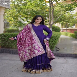 Vestido de Rayón de Buena Calidad con Detalles de Gota Patti y Encaje Lumpi, Colección de Conjuntos con Dupatta Jacquard, Venta al Por Mayor - Product Image 1