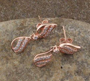 Boucles d'oreilles pendantes en plaqué or rose avec pierres en zircone cubique, bijoux minimalistes de luxe pour femmes, vente en gros - Product Image 2