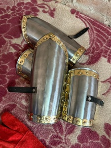 Gants en acier de calibre 18 faits à la main – Armure de chevalier médiévale avec laiton ANAS AHMAD - Product Image 5