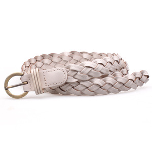 Ceinture en cuir tressé à la main pour femme, style rétro européen et américain, avec boucle ardillon tendance, motif cœur ajouré simple, ceinture décorative pour vêtements - Product Image 1