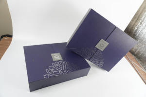 Cajas de regalo de cartón rígido con certificación ISO9001 reciclables de lujo, revestimiento UV, laminación brillante/mate, Cosméticos Premium personalizados - Product Image 2