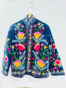 Veste brodée artisanale indienne, veste pour femme, veste unisexe personnalisable, veste d'hiver matelassée, veste en coton brodée à la main, broderie Suzani - Product Image 3