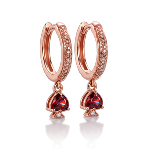 Pendientes de Plata de Ley 925 con Diamante Cultivado en Laboratorio, Corte Brillante Redondo, Cuatro Puntas, Solitario, para Mujer, Certificado IGI - Product Image 5