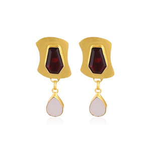 Boucles d'oreilles en laiton plaqué or avec pierres précieuses grenat hydro et nacre, serties à la main, pour femmes, lot de 10 paires en gros - Product Image 1