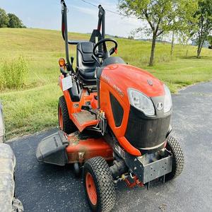 Tracteur compact Kubota BX1880 durable, machine agricole moderne pour la préparation du sol, le déneigement, le labourage et le jardinage. - Product Image 3