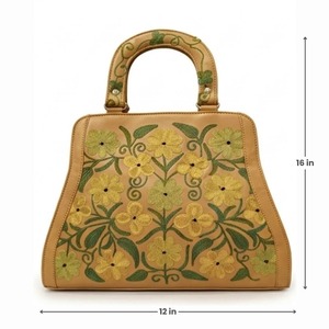 Bolso de mano con bordado Crewel de Cachemira — Cuero color canela con flora amarilla y verde - Product Image 3