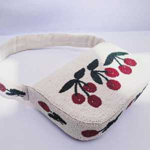 Réplica del Bolso Staud, Bolso con Cuentas Color Cereza, Bolso de Hombro Hecho a Mano de Inspiración Vintage - Product Image 5