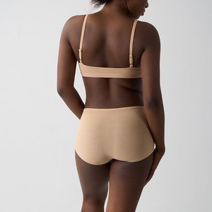 Ensemble deux pièces de sport pour femme : soutien-gorge de sport et short/legging à taille élastique, séchage rapide, idéal pour le yoga et l'entraînement - Product Image 2