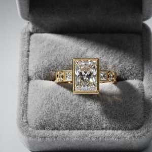 Anillo de Lujo Art Deco con Diamante de Corte Radiante de 5.00 CT, Cultivado en Laboratorio, con Oro Sólido de 14K, Joyería de Compromiso para Enamorados - Product Image 3