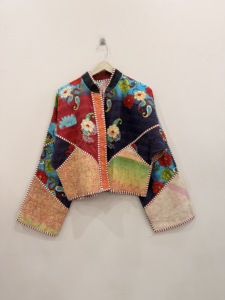 Veste Kantha en coton tissé à la main en Inde, réversible, courte, col montant, pour l'automne - Product Image 4