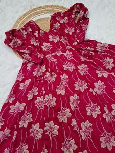 Ensemble Kurti Anarkali et pantalon en tissu de soie pure avec impression numérique à motifs métallisés, toutes saisons et spécialités festives, avec dupatta assortie, à prix de gros - Product Image 6