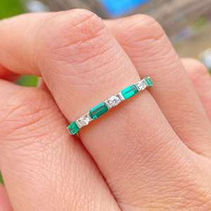 Bague d'éternité de luxe pour femme en or plaqué 9 carats avec diamants de laboratoire et baguettes alternées, certifiée IGI, cadeau de fiançailles - Product Image 2