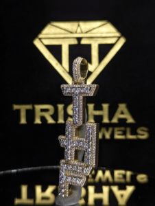 Colgante personalizado con la letra 'THP' con diamantes de moissanita VVS, plata de ley 925, estilo hip hop, joyería de lujo de Trisha Jewels - Product Image 4