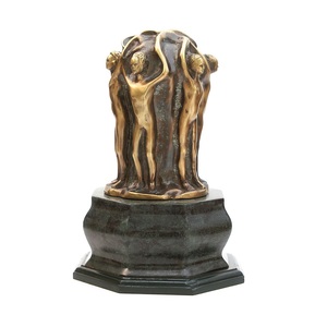 Sculpture contemporaine en aluminium coulé, créée pour les intérieurs modernes, avec un équilibre sculptural et une présence métallique raffinée - Product Image 2