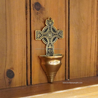 Fontaine à eau bénite religieuse Croix Celtique en laiton plaqué or, motif imprimé UV, taille personnalisée, cadeau de pendaison de crémaillère, modèle Irlande gratuit, haute qualité