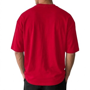 T-shirt Homme Rouge Oversize Tendance 2026 – Coton Doux, Coupe Ample, Épaules Tombantes, Style Streetwear Audacieux, Uni et Décontracté - Product Image 4
