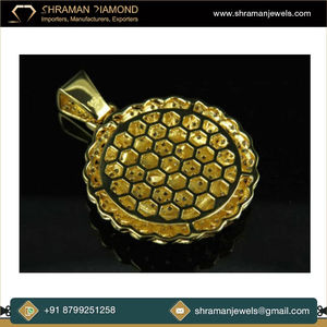 Collar de Plata 925 con Baño de Rodio, Personalizado, Unisex, con Medallón de Ángel Guardián Cristiano con Incrustaciones de Moissanita, Colgantes Finos - Product Image 2