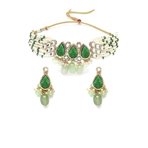 Conjunto de Joyería Clásica Estilo Bollywood para Compromiso y Boda, con Turquesa y Cuentas Kundan, Collar, Pendientes y Maang Tikka, Diseño Artesanal para Novias - Product Image 1