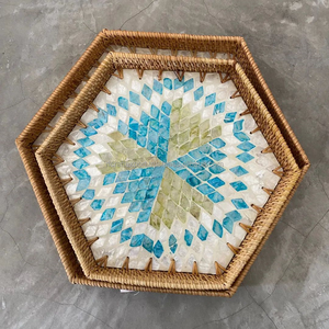 Bandeja Decorativa de Ratán Hecha a Mano con Incrustaciones de Madreperla, Diseño de Mosaico Geométrico, Estilo Bohemio, Forma Hexagonal - Product Image 6