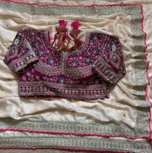 Sari de seda Rangoli premium con hermoso bordado de lentejuelas y hilo en el borde, combinado con una blusa de seda contrastante lista para usar. - Product Image 5