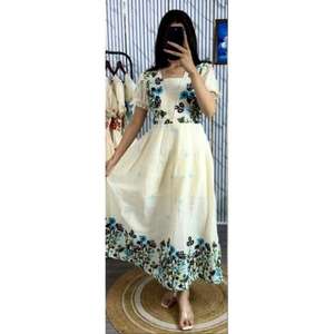 Pour le lancement de la collection Super Hit, la robe midi en coton avec fil multicolore Kora de créateur. Un beau mélange d'élégance - Product Image 1