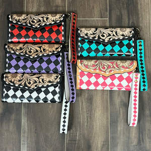 Cartera de Mujer de Cuero Vacuno con Diseño a Cuadros y Grabado Floral, Estilo Occidental, Hecha a Mano, con Correa de Muñeca de Cuero Genuino - Product Image 5