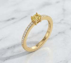 Anillo de boda de zafiro amarillo natural ovalado y diamantes naturales redondos en joyería fina de oro amarillo de 14 quilates para boda y fiesta. - Product Image 2