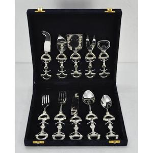 Juego de cubiertos para boda, juego de 5 piezas de tenedores, cucharas y cuchillos dorados, cubiertos de lujo con mangos tallados en forma de bocado de caballo. - Product Image 6