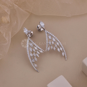 Boucles d'oreilles en diamants de qualité supérieure, taille marquise et ronde, cultivés en laboratoire, en or blanc, bijoux fins pour femmes, provenant d'Inde. - Product Image 1