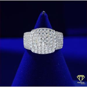 Anillo de Lujo de Plata 925 con Diamantes Cultivados en Laboratorio y Diseño Brillante con Múltiples Piedras para Joyería Nupcial, Venta al por Mayor y Minorista - Product Image 3