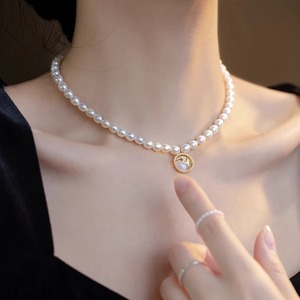 Elegante Collar de Perlas de Agua Dulce de 4-5 mm con Cadena de Clavícula de Estrella, Versátil y con un Brillo Intenso, Temperamento Exquisito - Product Image 1