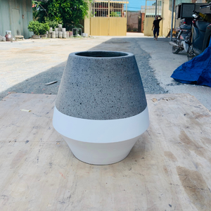 Maceta Minimalista de Hormigón con Base Blanca, Macetero para Plantas de Interior, Diseño Moderno, Uso en Escritorio - Product Image 2