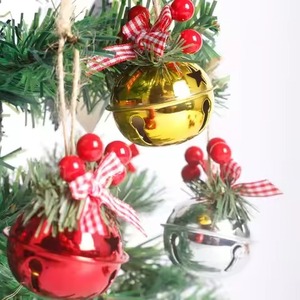 Ornement de cloche de luxe en métal pour la décoration de l'arbre de Noël et des fenêtres - Product Image 1