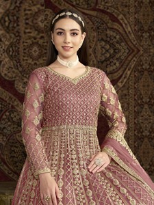 Traje Anarkali Moderno Bordado en Tela de Red Semisellada para Bodas, Fiestas, Graduaciones y Diwali - Product Image 5