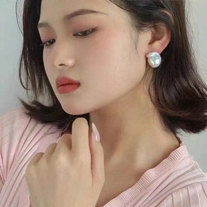 Boucles d'oreilles en perles d'eau douce baroques de 15-16 mm, bijoux à grosses perles irrégulières - Product Image 4