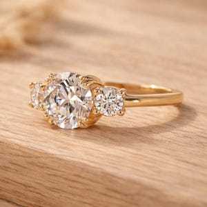 แหวนเพชรทรงกลมเพาะเลี้ยงในห้องปฏิบัติการแบบทริโลจี ทองคำแท้ 10K 14K 18K ดีไซน์เครื่องประดับชั้นดี รับรองโดย IGI สี E ความใส VVS - Product Image 2