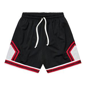 Pantalones cortos de malla transpirable con textura suave y cintura elástica, diseñados para brindar comodidad durante los entrenamientos, deportes y uso diario. - Product Image 1