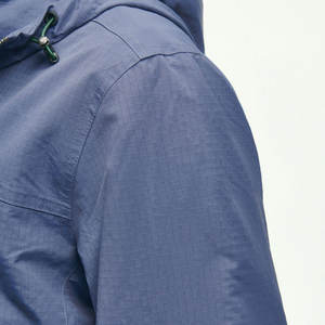 Chaqueta Cortavientos Deportiva Transpirable para Hombre, Diseño Personalizado OEM, Estilo Urbano, Lona para Invierno en Colores Contrastantes - Product Image 4