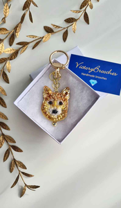 Llavero y Accesorio Ecológico Hecho a Mano con Cuentas y Lentejuelas Bordadas de Perro Shiba Inu - Product Image 4
