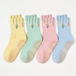 Wholesale <b>Custom</b> Low MOQ Yoga <b>Grip</b> <b>Socks</b> Premium Jacquard Premium Anti Slip Pilates Studio Multicolor Ankle <b>Socks</b> For Women - Product Image 1
