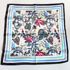 Foulard carré en satin de soie de luxe, design OEM, 90x90, imprimé floral personnalisé, logo uni, pour printemps-automne - Product Image 3