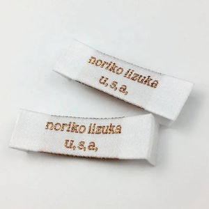 Etiquetas de cuello personalizadas para camisetas, etiquetas de talla de damasco, etiquetas tejidas de corte recto para coser en la ropa - Product Image 1