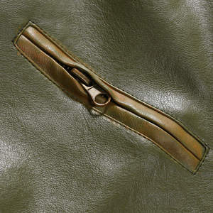 Chaqueta de Cuero Unisex con Textura Suave y Acabado Premium, Estilo Urbano, Cuello Alto, Resistente al Viento, con Logotipo Frontal, para Invierno - Product Image 4