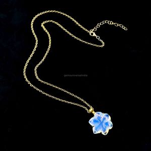 Colgante de flor de opalita llamativo, collar de flor de cristal tallado a mano para mujer, colgante de piedra preciosa, fabricación de joyería artesanal al por mayor - Product Image 4